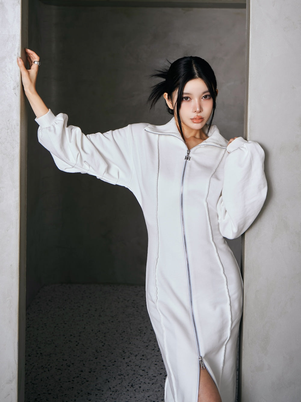 モデル:160cm(着用サイズ:FREE 着用カラー:WHT)