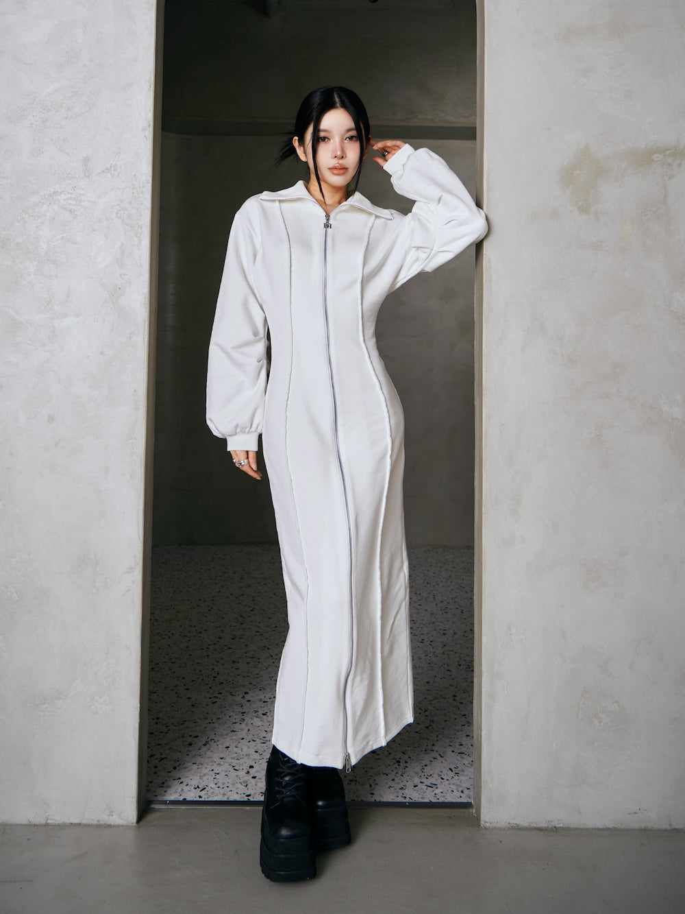 モデル:160cm(着用サイズ:FREE 着用カラー:WHT)