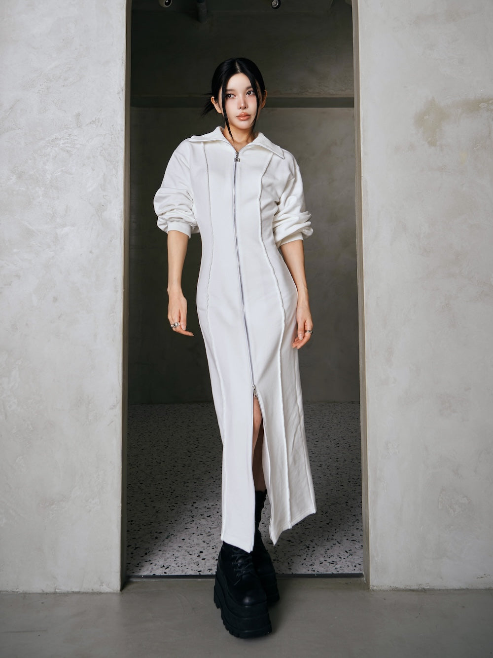 モデル:160cm(着用サイズ:FREE 着用カラー:WHT)