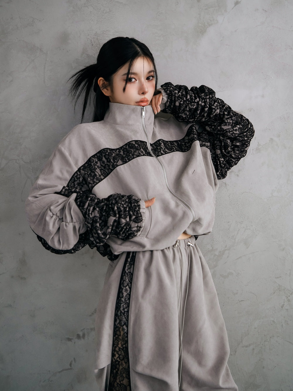 モデル:160cm(着用サイズ:FREE 着用カラー:GRY)