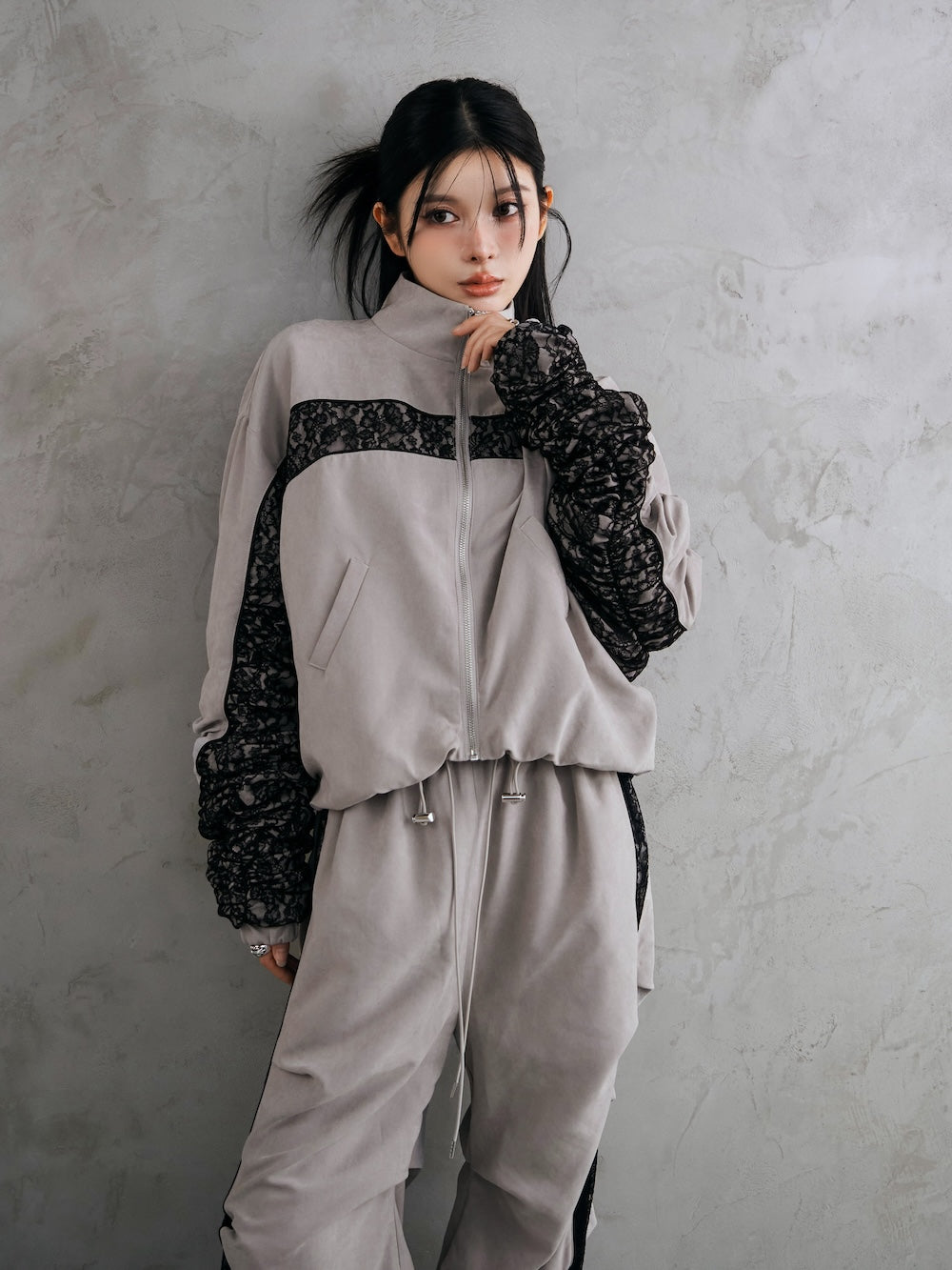 モデル:160cm(着用サイズ:FREE 着用カラー:GRY)