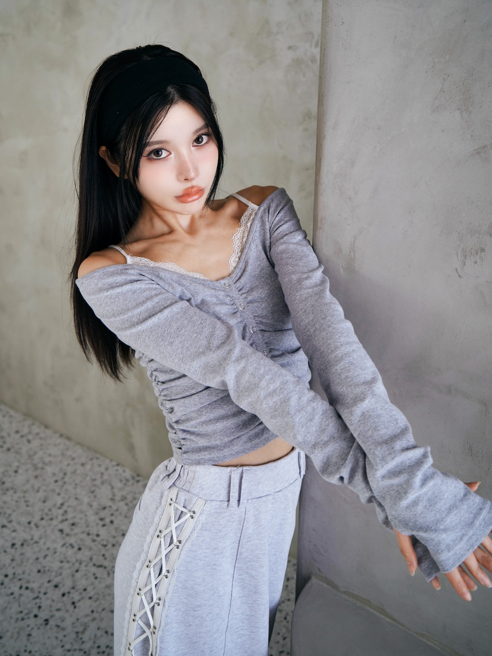 モデル:160cm(着用サイズ:FREE 着用カラー:GRY)