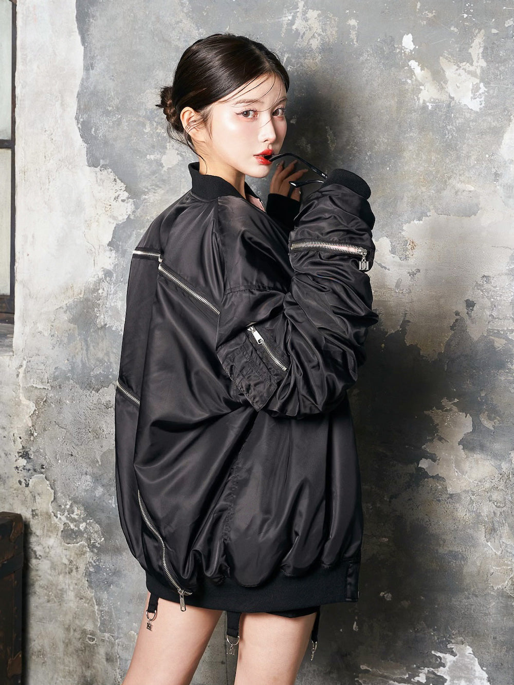 モデル:160cm(着用サイズ:FREE 着用カラー:BLK)