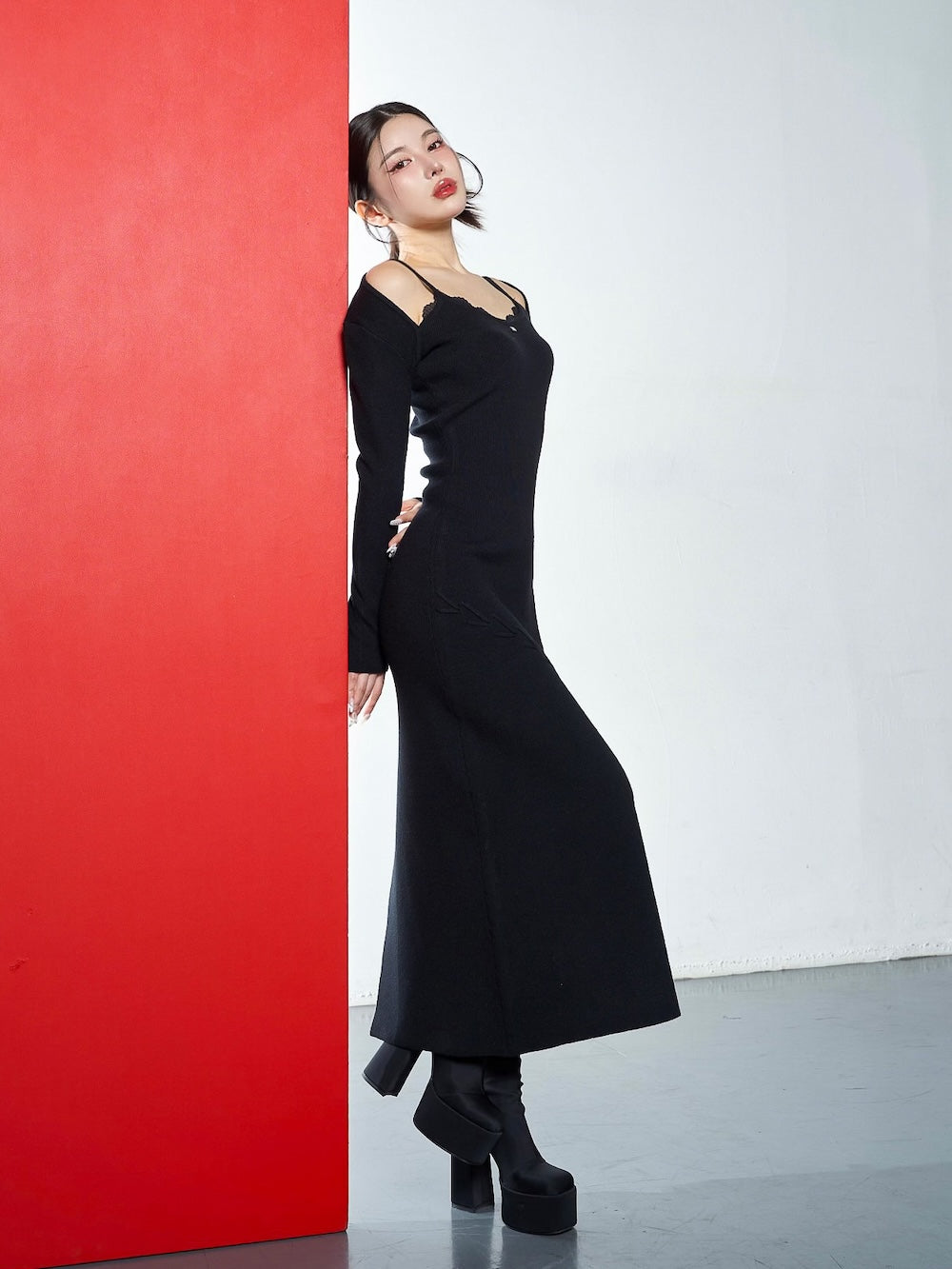 モデル:160cm(着用サイズ:FREE 着用カラー:BLK)