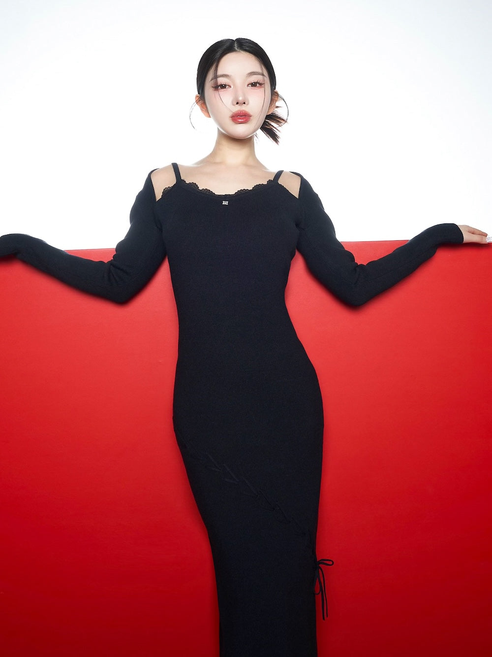 モデル:160cm(着用サイズ:FREE 着用カラー:BLK)