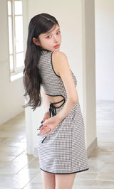 モデル:160cm(着用サイズ:FREE 着用カラー:BLK)