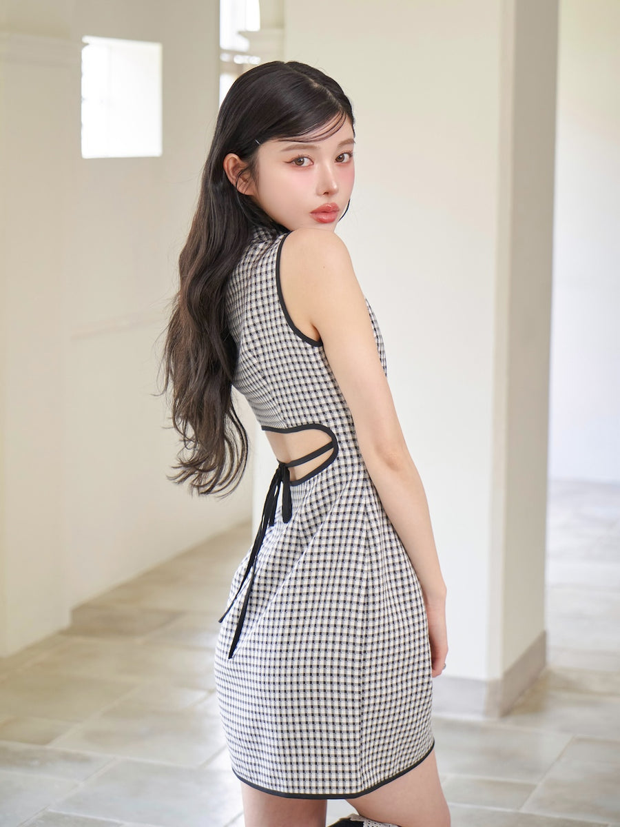 モデル:160cm(着用サイズ:FREE 着用カラー:BLK)