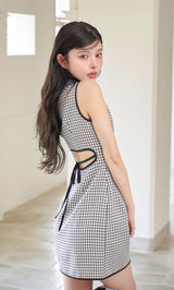 モデル:160cm(着用サイズ:FREE 着用カラー:BLK)