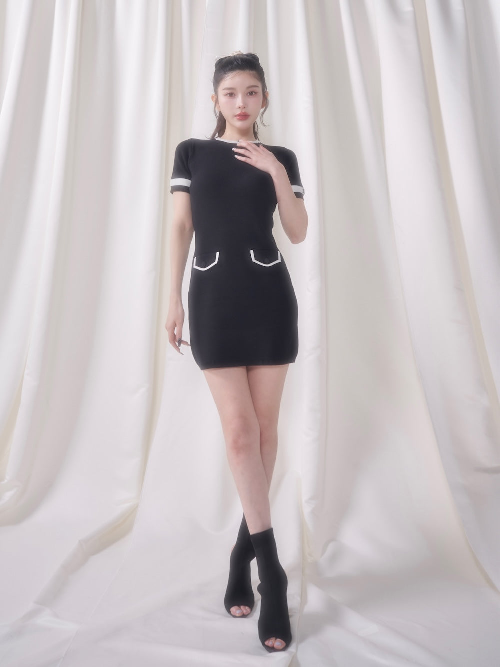 モデル:160cm(着用サイズ:FREE 着用カラー:BLK)