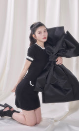 モデル:160cm(着用サイズ:FREE 着用カラー:BLK)