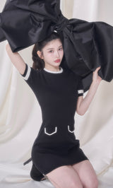 モデル:160cm(着用サイズ:FREE 着用カラー:BLK)