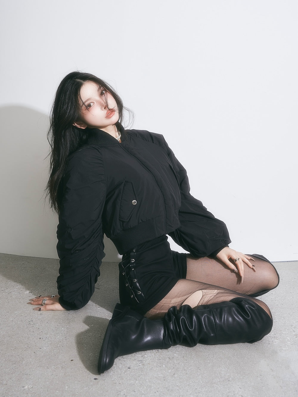 モデル:160cm(着用サイズ:FREE 着用カラー:BLK)