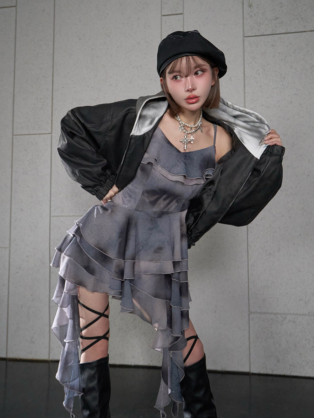モデル:160cm(着用サイズ:FREE 着用カラー:BLK)