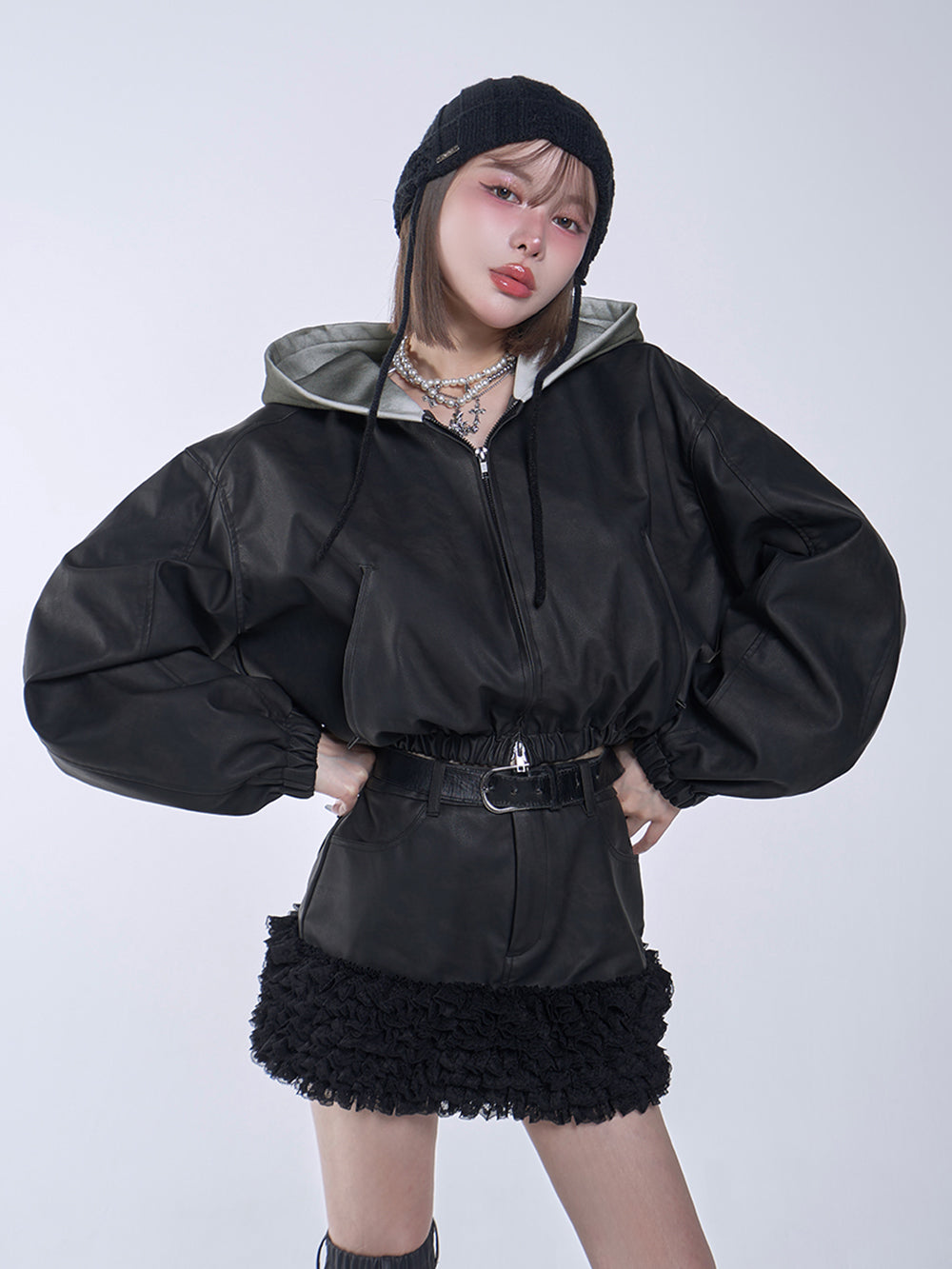 モデル:160cm(着用サイズ:FREE 着用カラー:BLK)