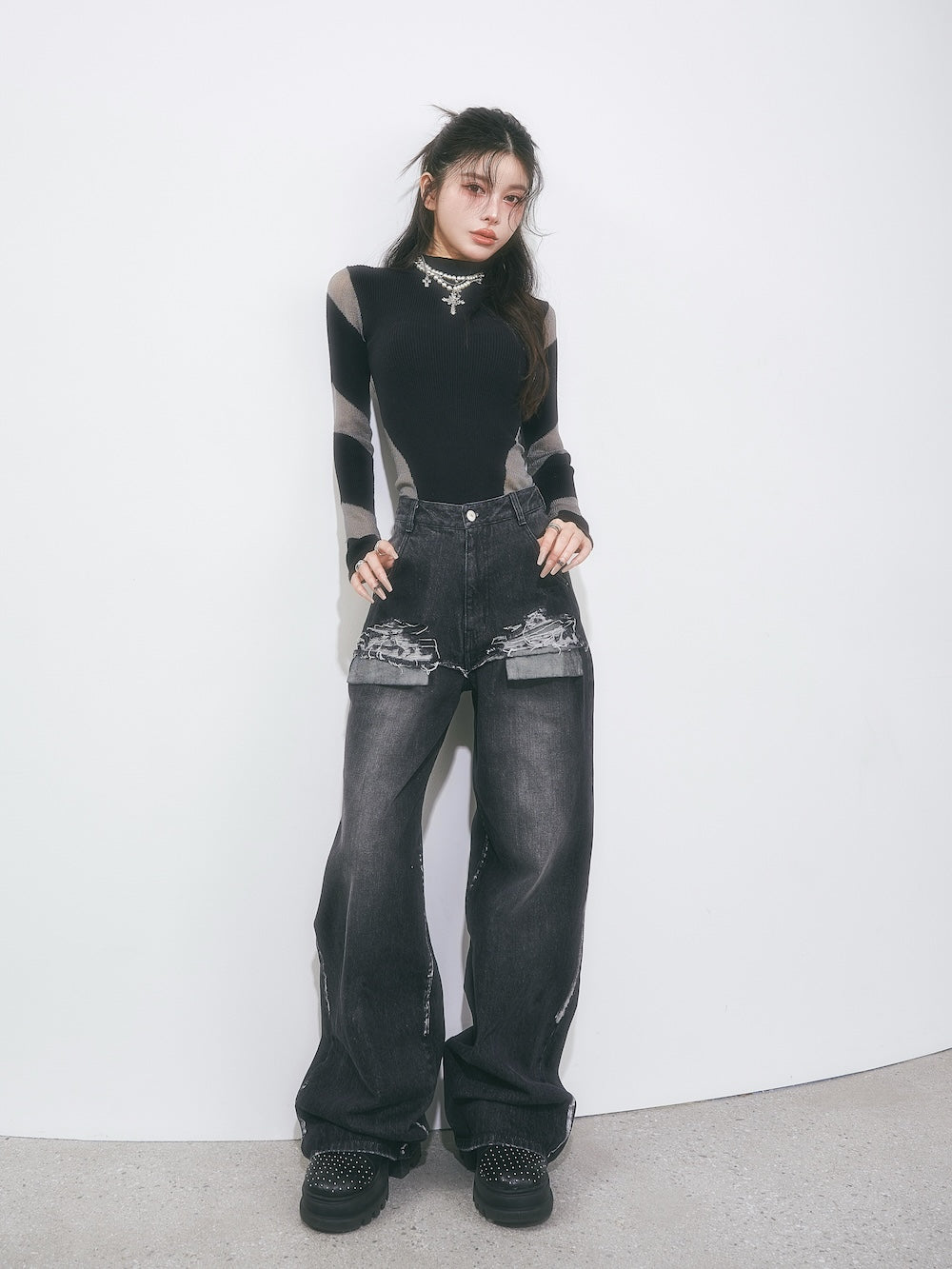 モデル:160cm(着用サイズ:FREE 着用カラー:BLK)
