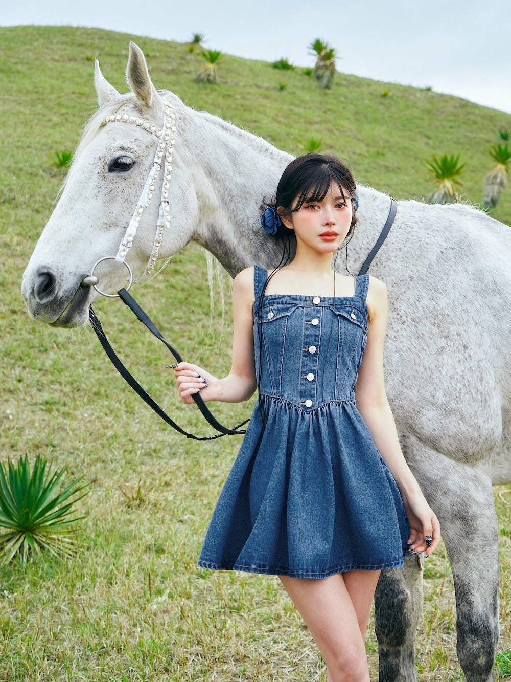 モデル:160cm(着用サイズ:FREE 着用カラー:BLU)