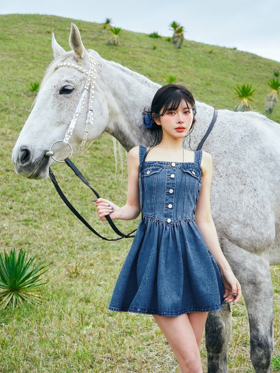 モデル:160cm(着用サイズ:FREE 着用カラー:BLU)