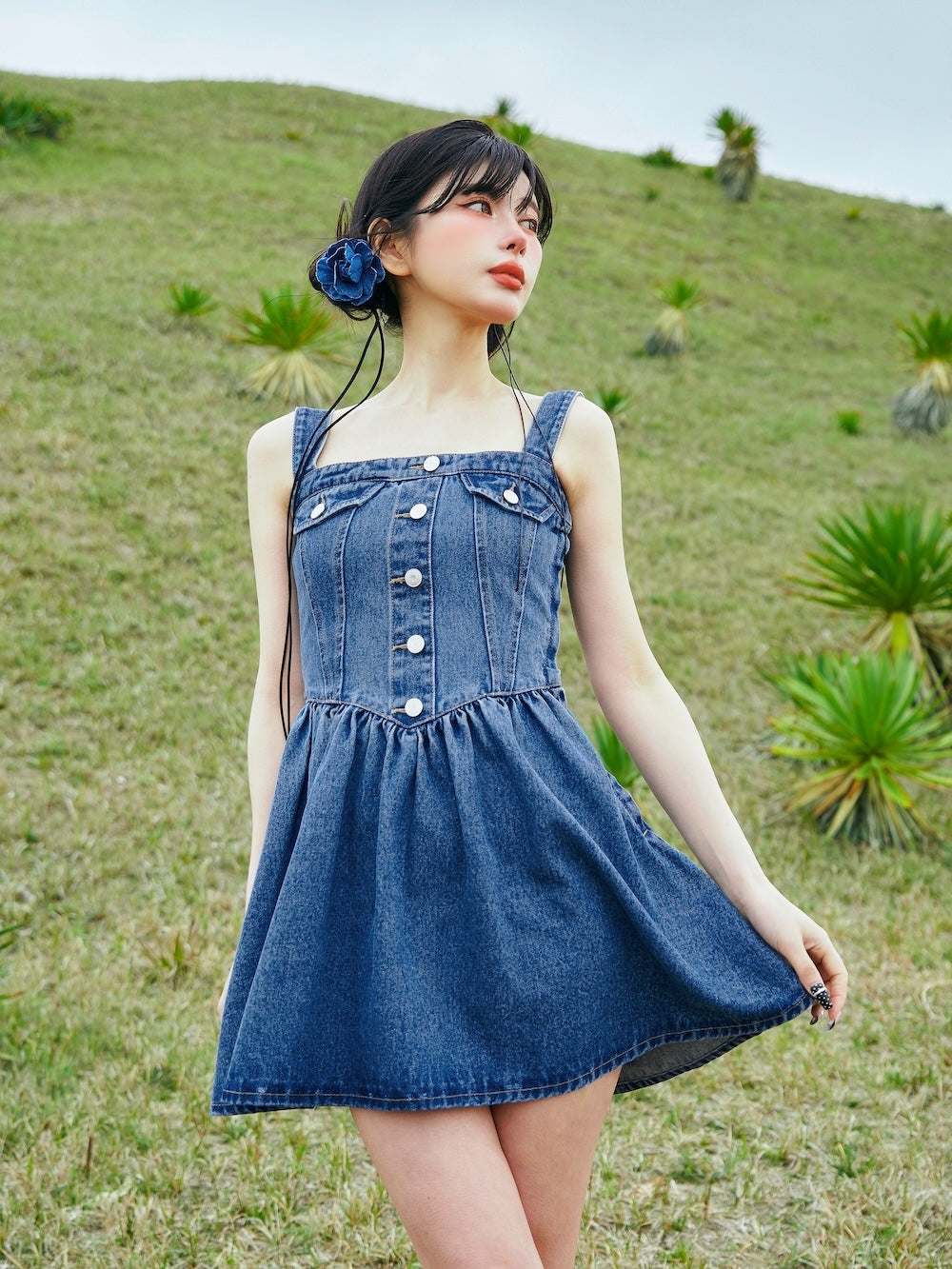 モデル:160cm(着用サイズ:FREE 着用カラー:BLU)
