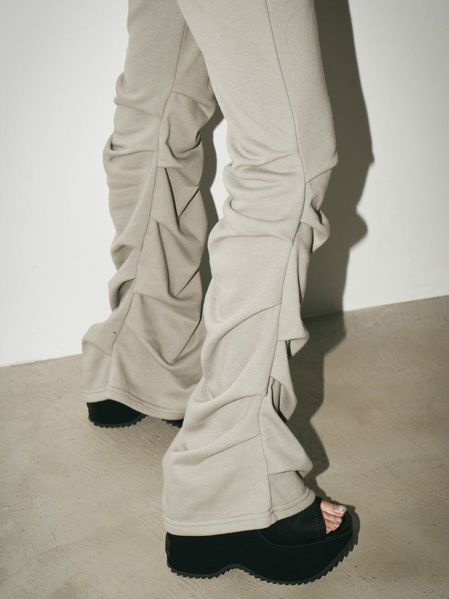 モデル:160cm(着用サイズ:FREE 着用カラー:GRY)