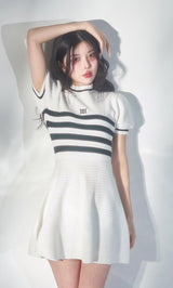 モデル:160cm(着用サイズ:FREE 着用カラー:WHT)