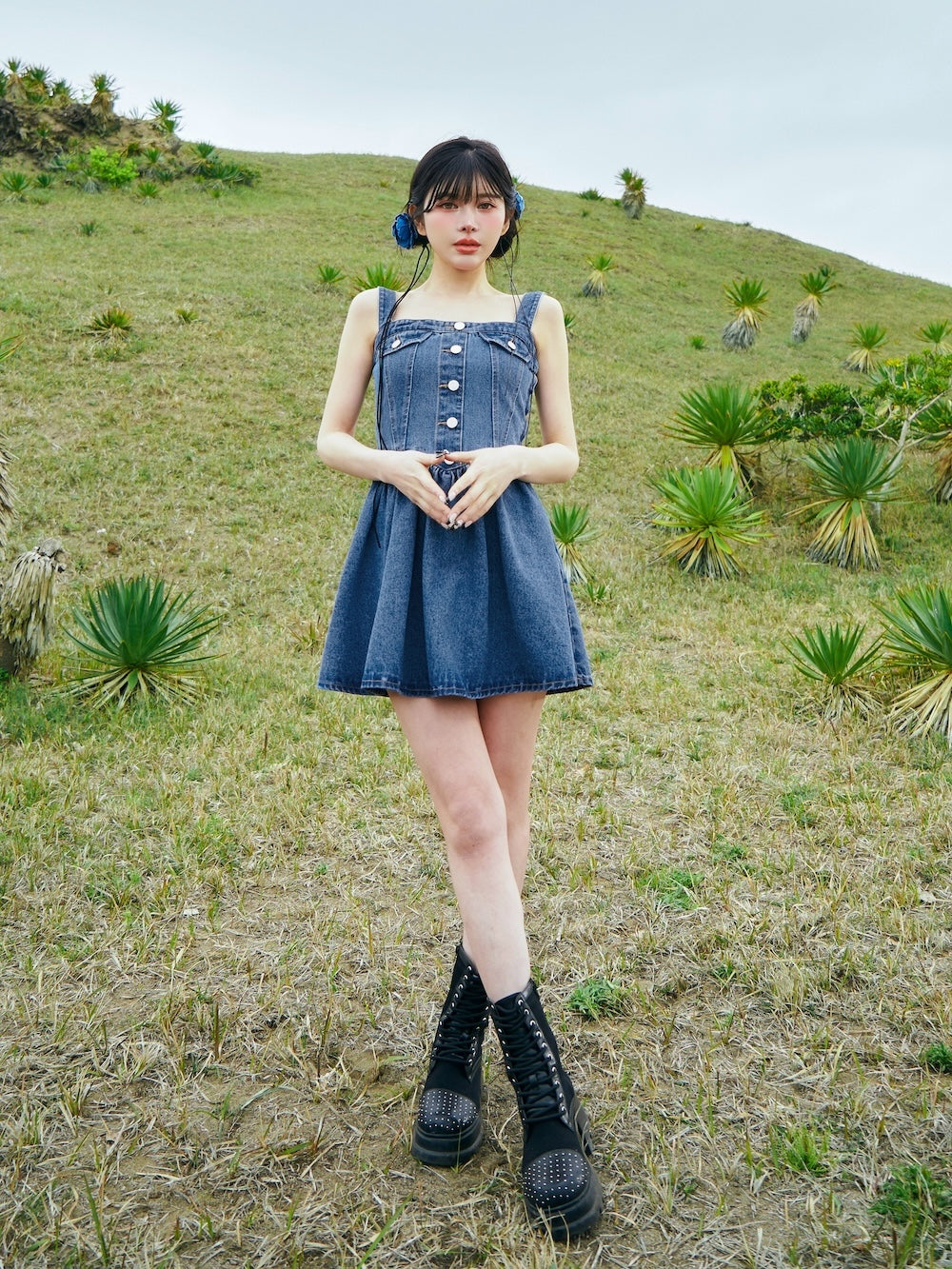 モデル:160cm(着用サイズ:FREE 着用カラー:BLU)
