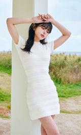 モデル:160cm(着用サイズ:FREE 着用カラー:WHT)