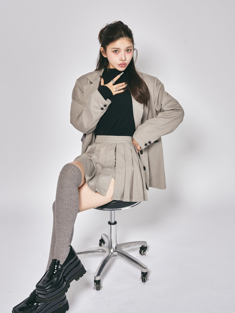 モデル:160cm(着用サイズ:FREE 着用カラー:GRY)