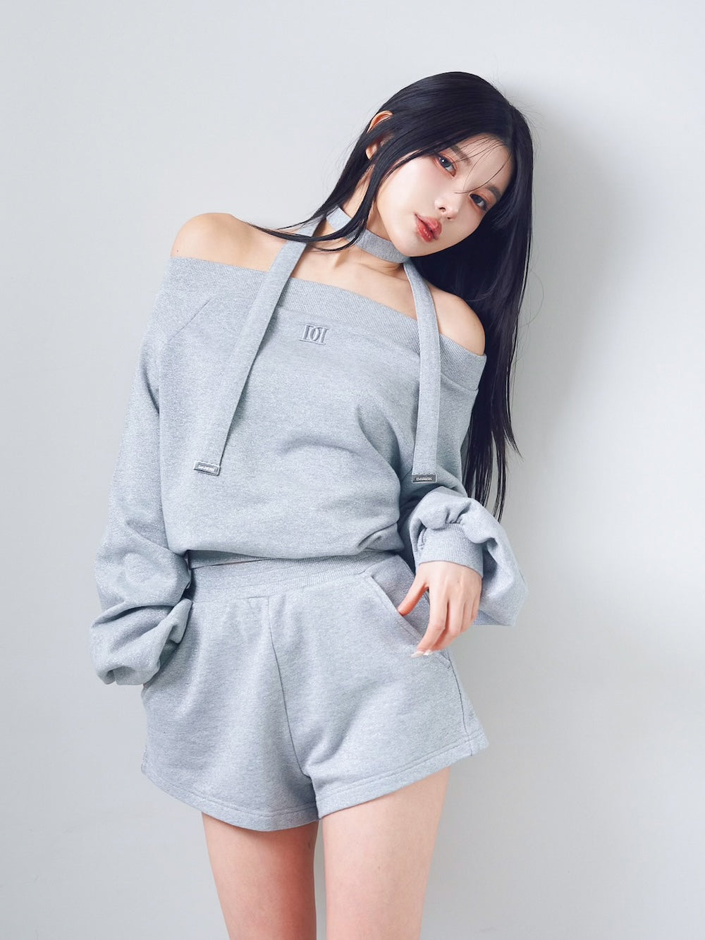 モデル:160cm(着用サイズ:FREE 着用カラー:GRY)