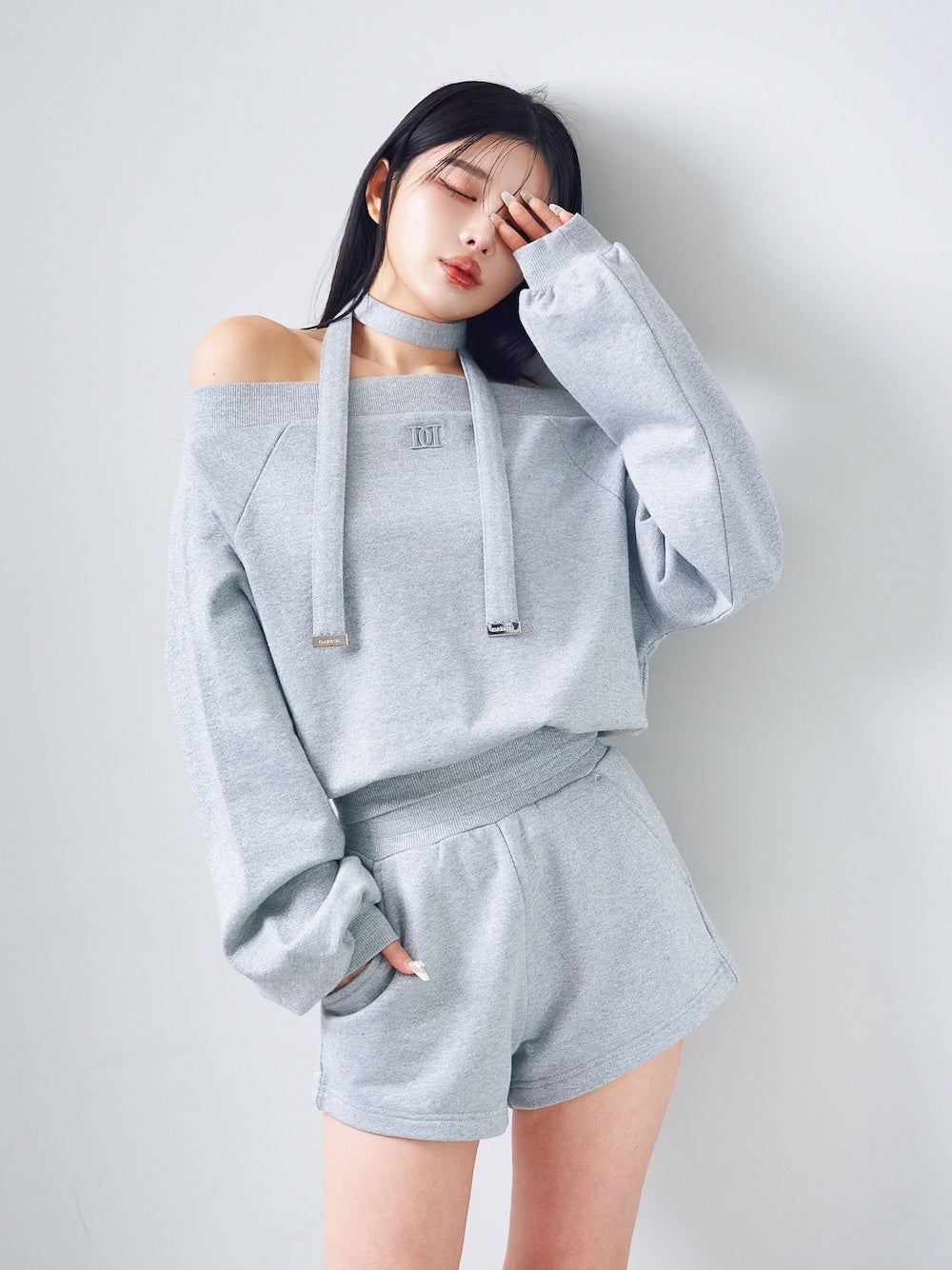 モデル:160cm(着用サイズ:FREE 着用カラー:GRY)