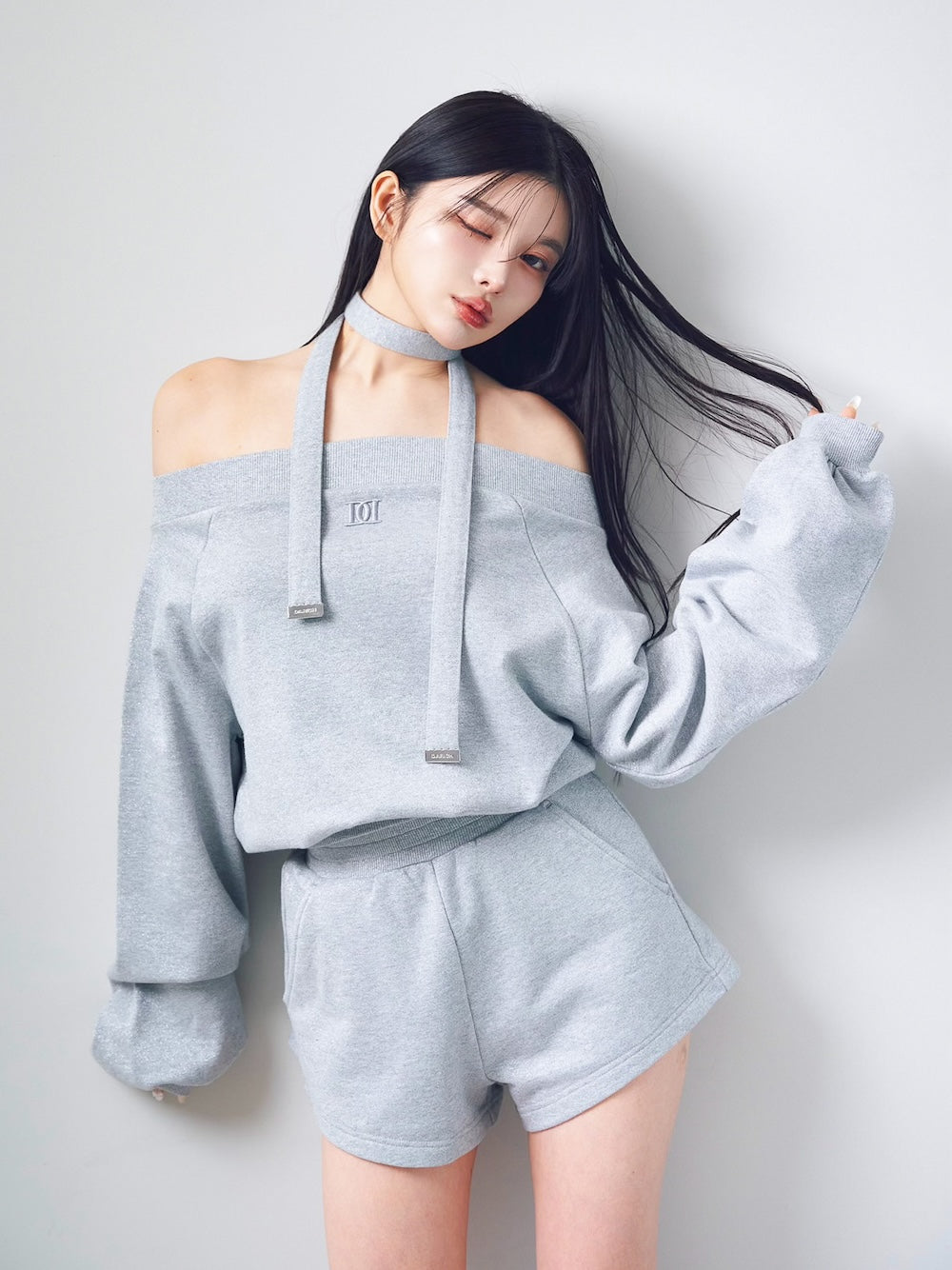 モデル:160cm(着用サイズ:FREE 着用カラー:GRY)