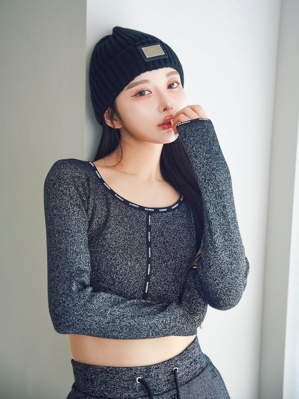 モデル:160cm(着用サイズ:FREE 着用カラー:BLK)