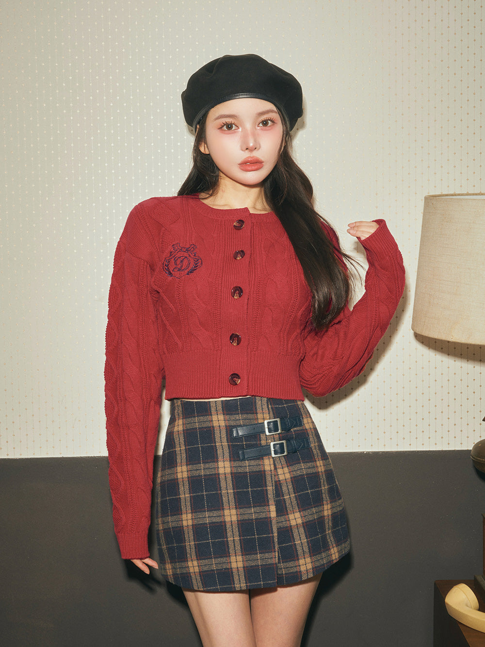 モデル:160cm(着用サイズ:FREE 着用カラー:RED)