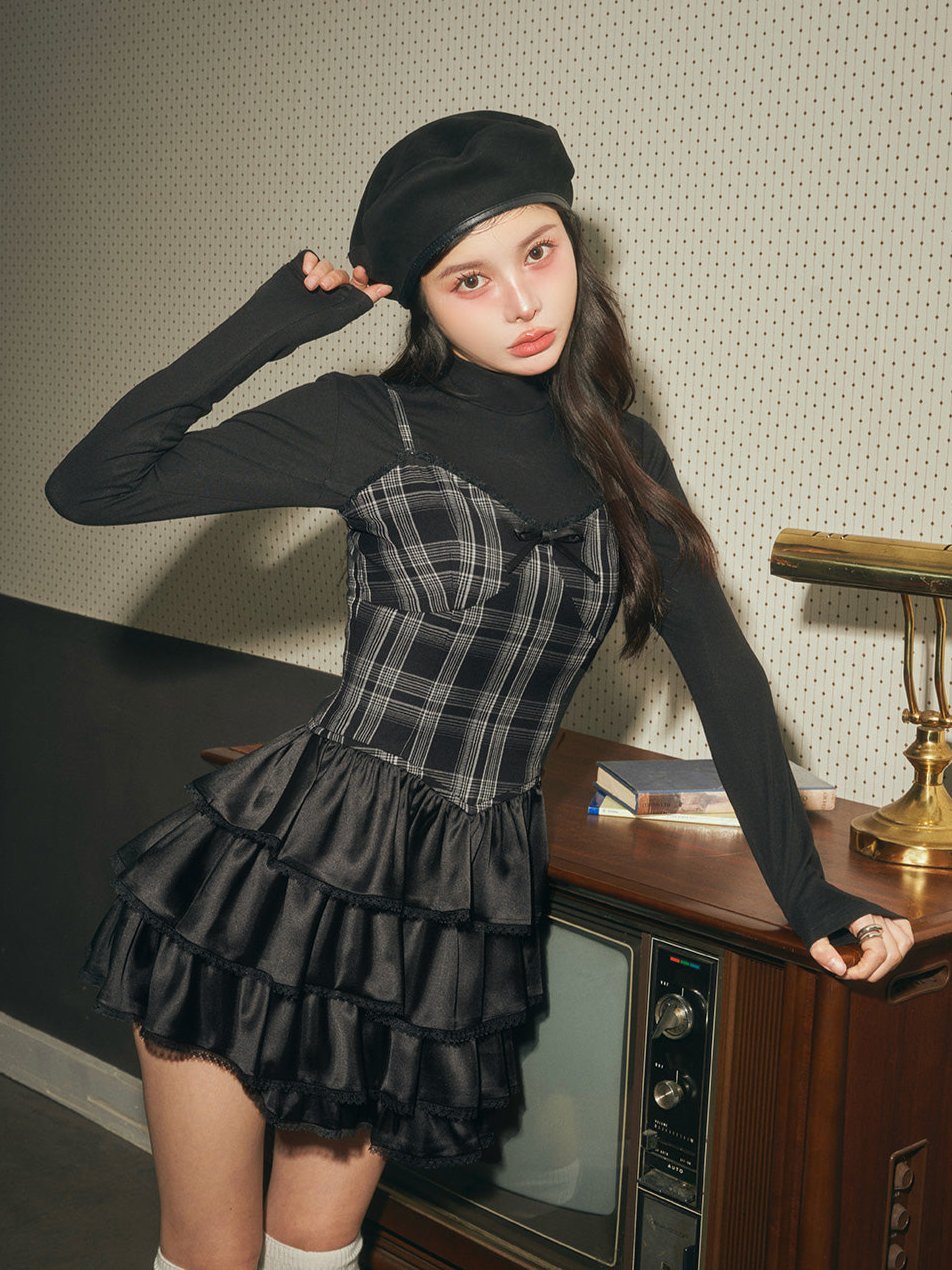 モデル:160cm(着用サイズ:FREE 着用カラー:BLK)