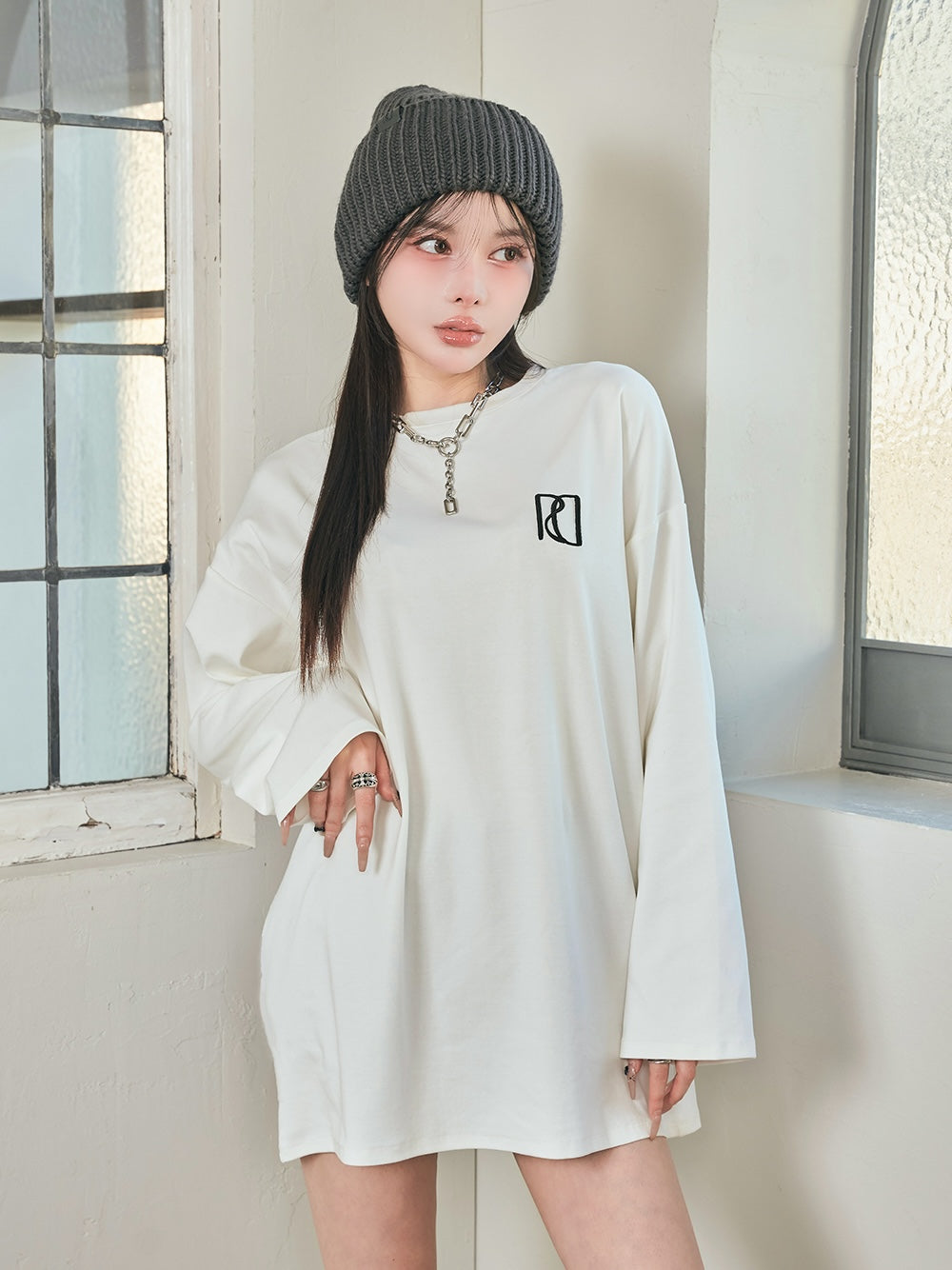 モデル:160cm(着用サイズ:FREE 着用カラー:WHT)