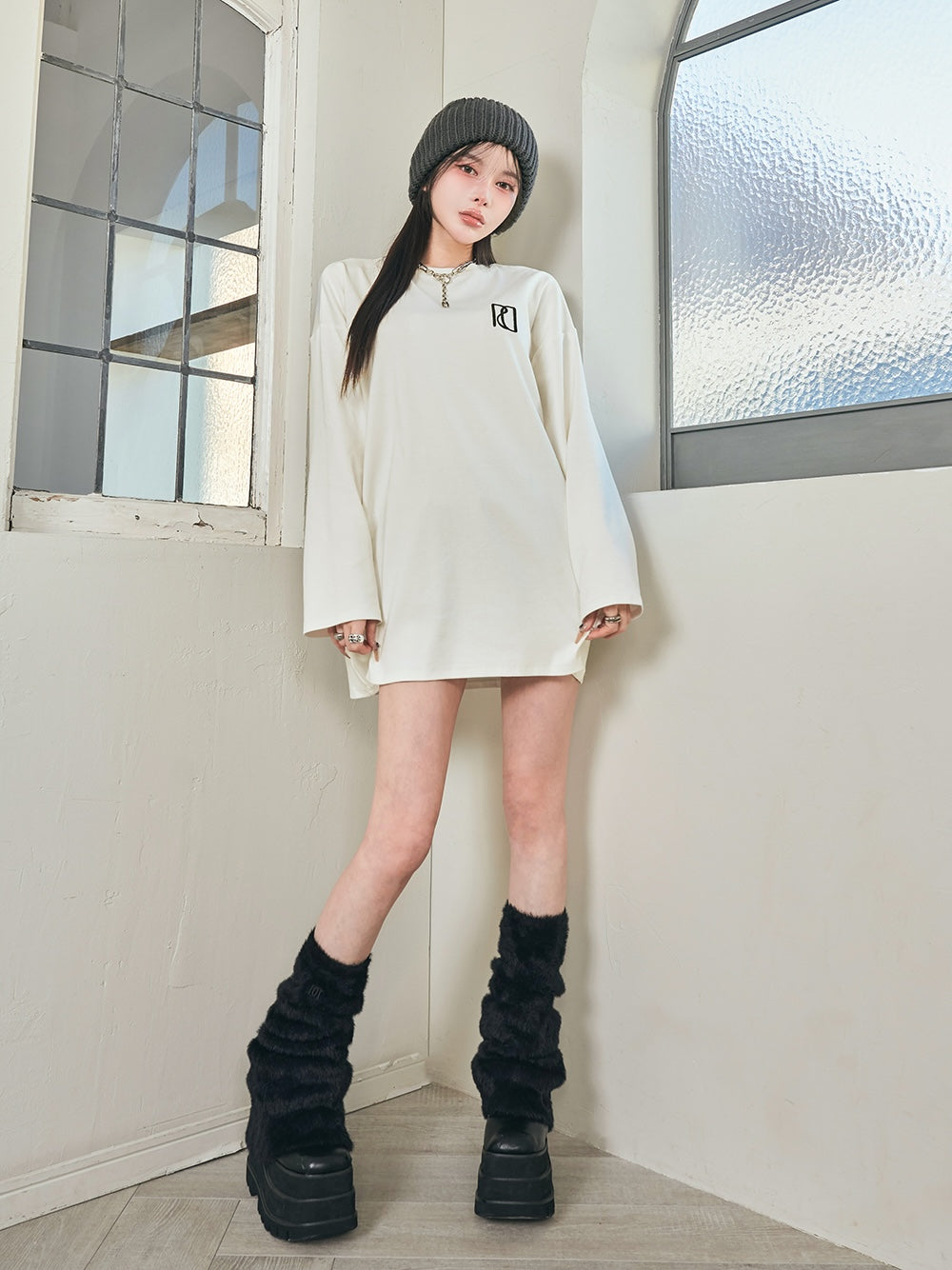 モデル:160cm(着用サイズ:FREE 着用カラー:WHT)