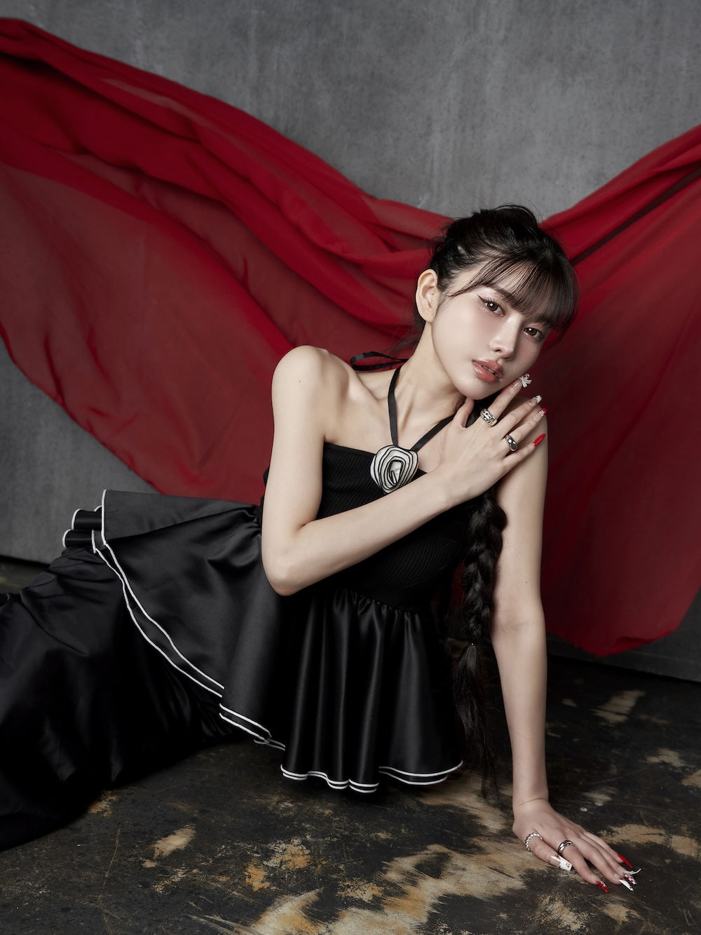 モデル:160cm(着用サイズ:FREE 着用カラー:BLK)