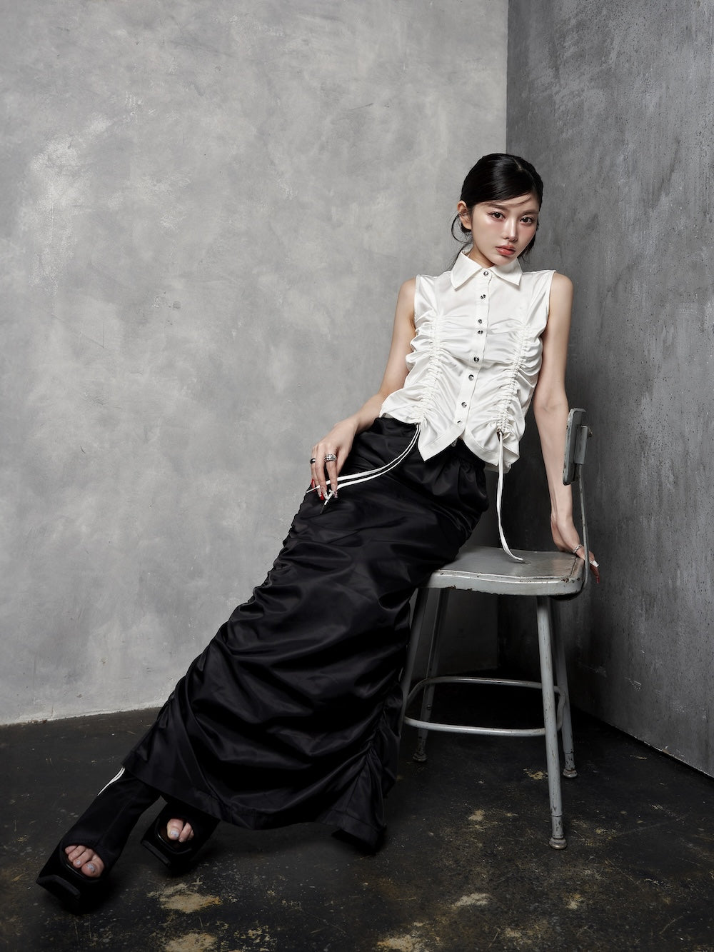 モデル:160cm(着用サイズ:FREE 着用カラー:BLK)
