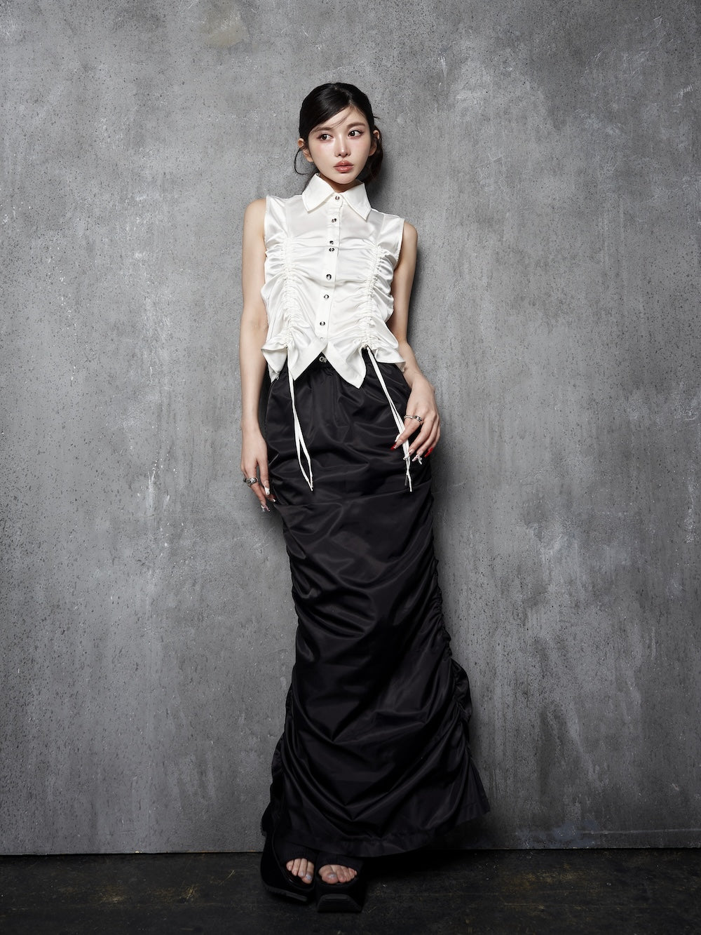 モデル:160cm(着用サイズ:FREE 着用カラー:BLK)