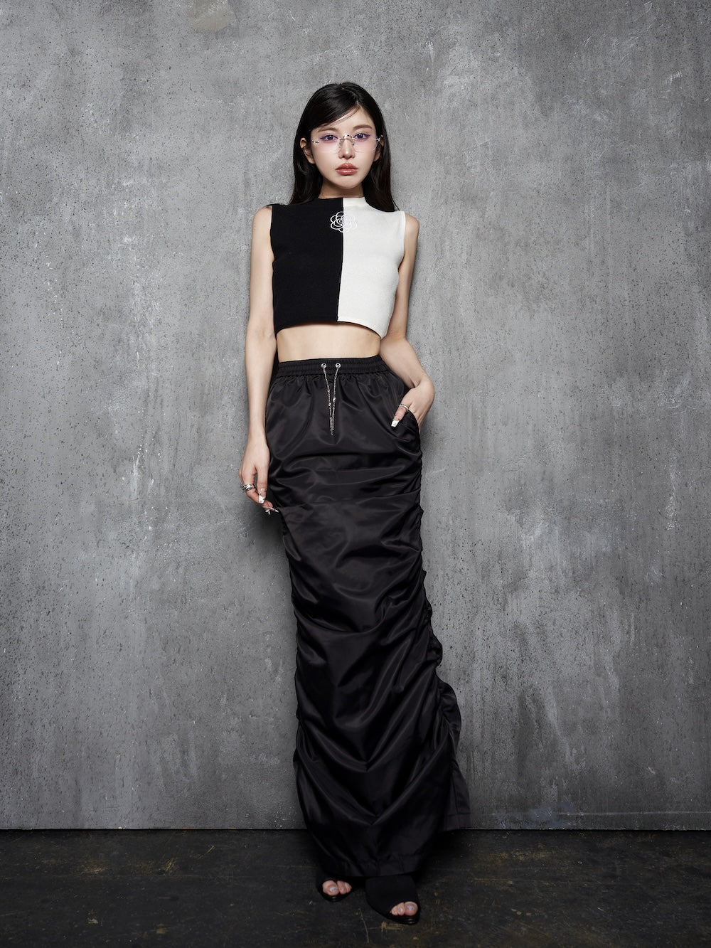 モデル:160cm(着用サイズ:FREE 着用カラー:BLK)