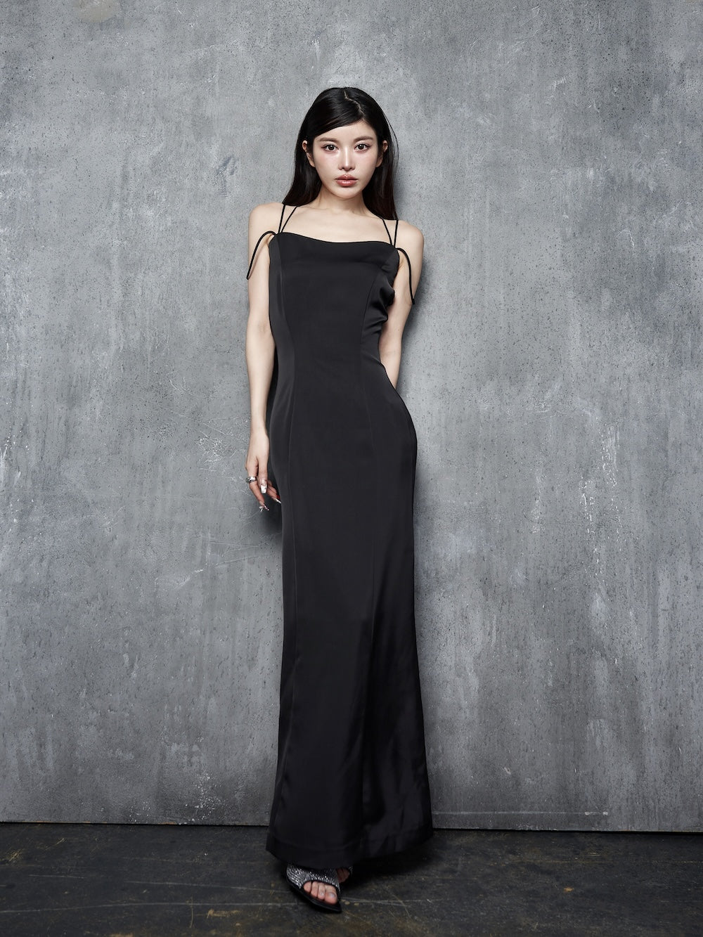 モデル:160cm(着用サイズ:FREE 着用カラー:BLK)