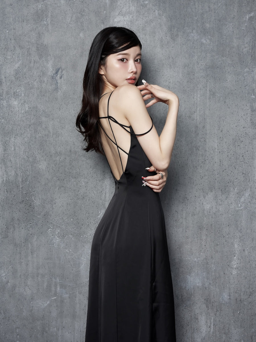 モデル:160cm(着用サイズ:FREE 着用カラー:BLK)