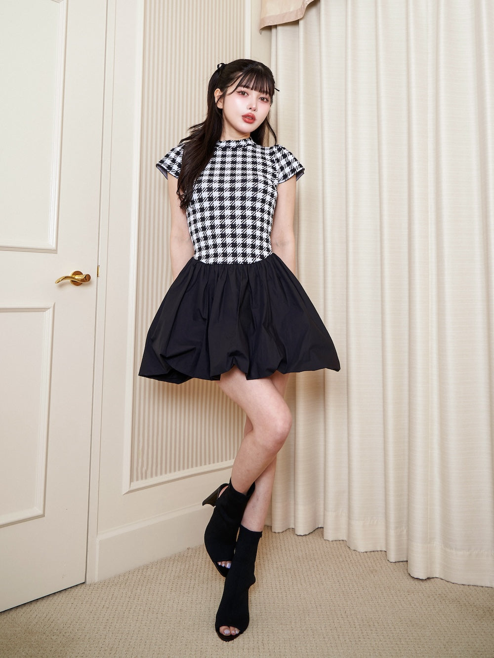 モデル:160cm(着用サイズ:FREE 着用カラー:BLK)