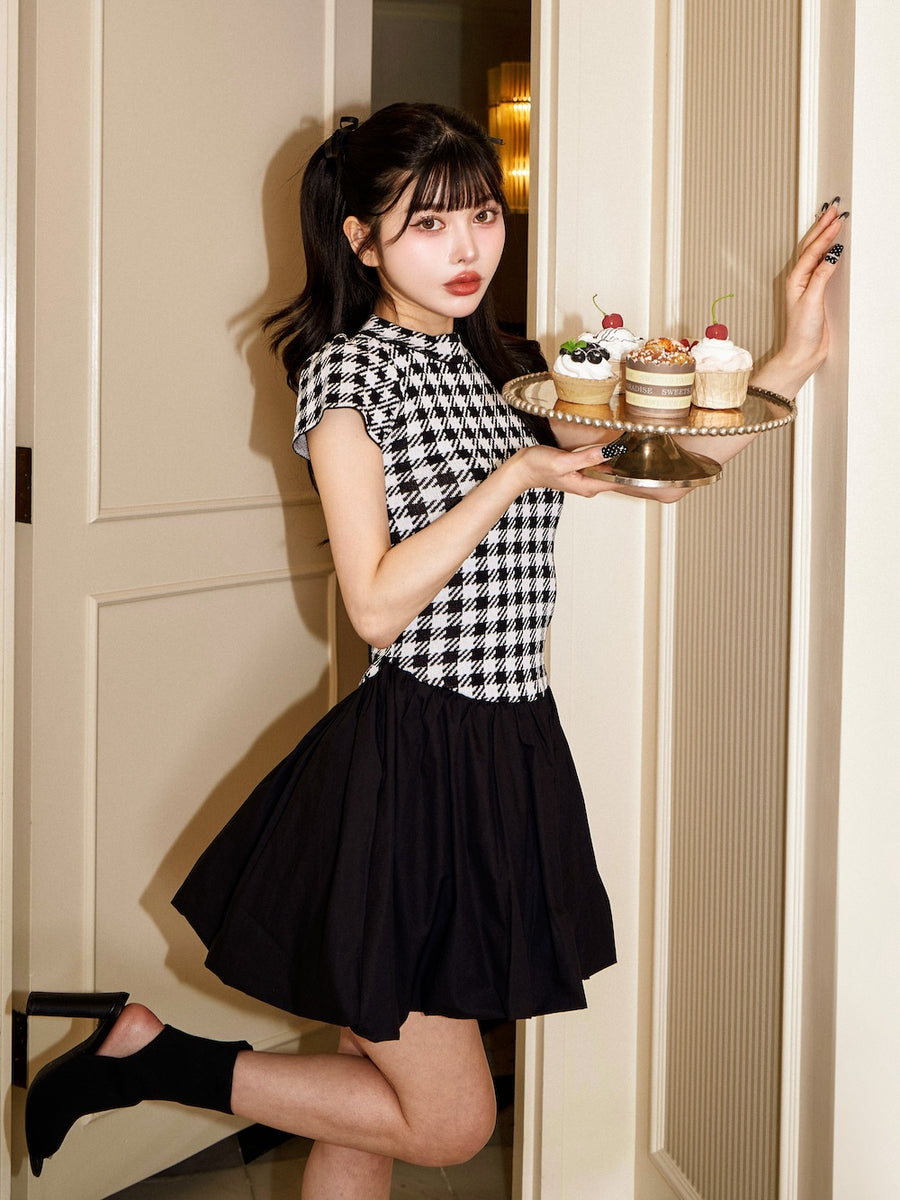 モデル:160cm(着用サイズ:FREE 着用カラー:BLK)