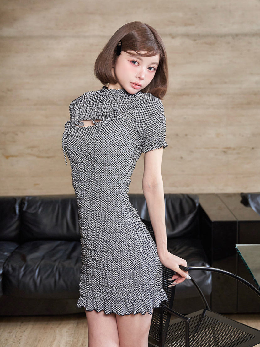 モデル:160cm(着用サイズ:FREE 着用カラー:BLK)