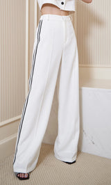 モデル:160cm(着用サイズ:FREE 着用カラー:WHT)