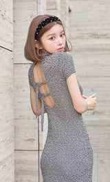 モデル:160cm(着用サイズ:FREE 着用カラー:BLK)