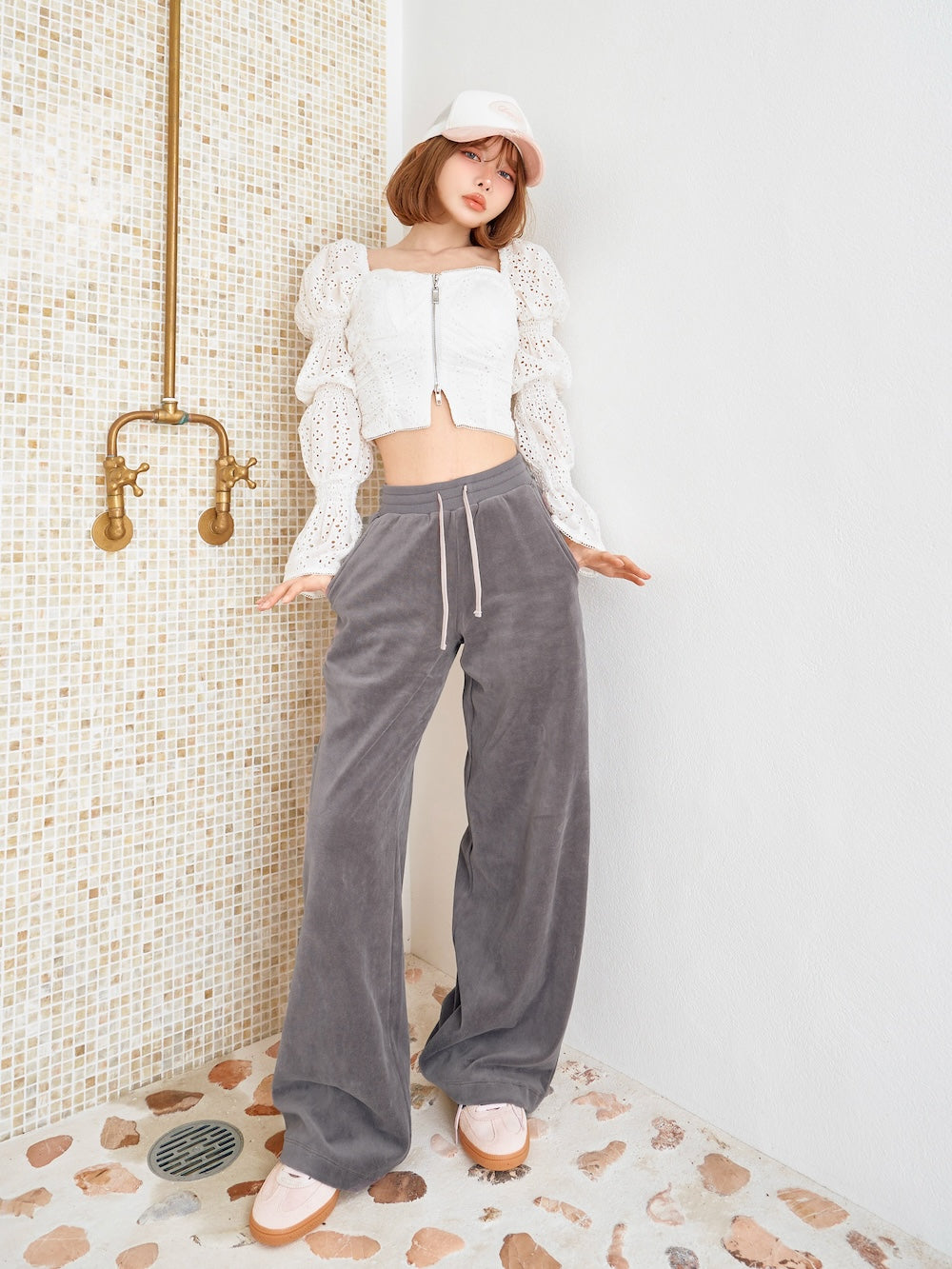 モデル:160cm(着用サイズ:FREE 着用カラー:WHT)