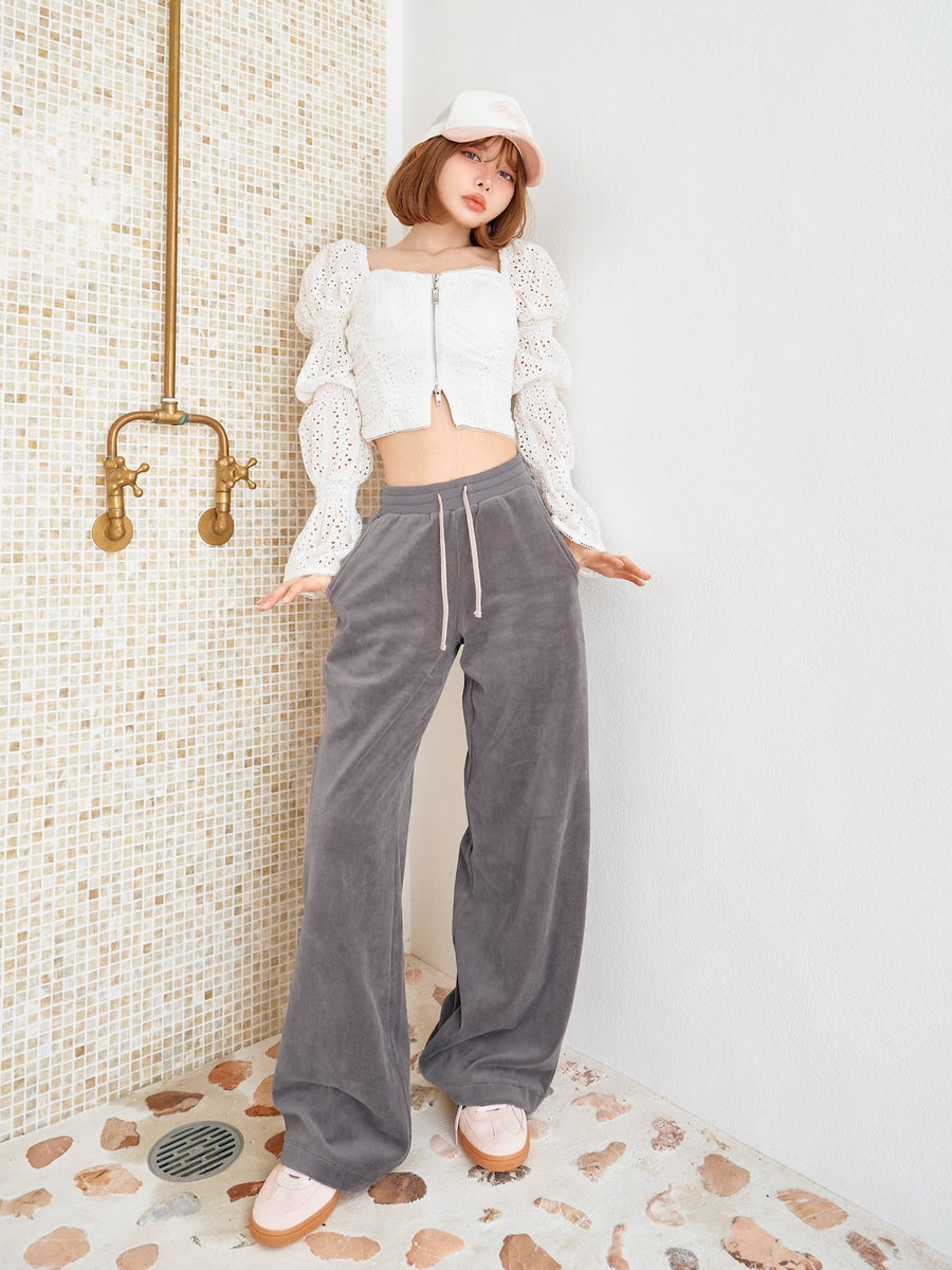 モデル:160cm(着用サイズ:FREE 着用カラー:WHT)