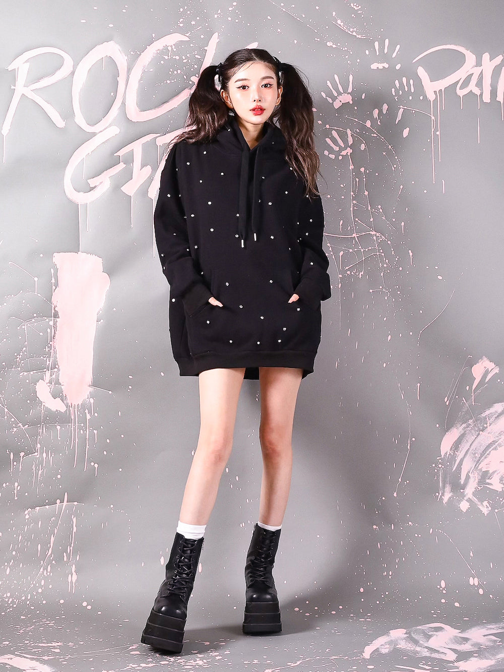 モデル:160cm(着用サイズ:FREE 着用カラー:BLK)
