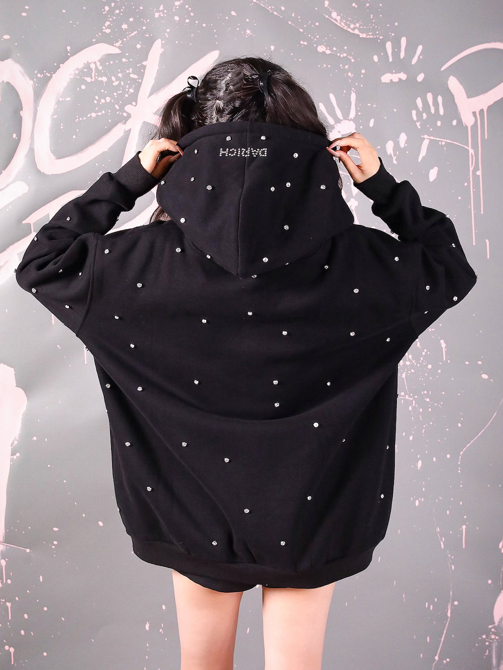 モデル:160cm(着用サイズ:FREE 着用カラー:BLK)